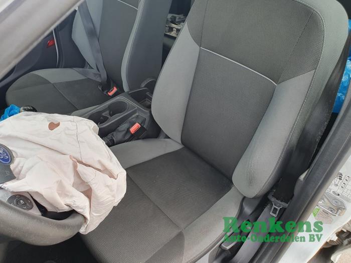 Ford Focus 3 Wagon 1.6 Ti-VCT 16V 105 Épave (2013, Blanc)