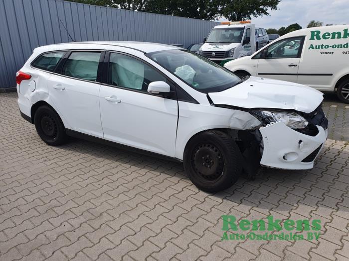 Ford Focus 3 Wagon 1.6 Ti-VCT 16V 105 Épave (2013, Blanc)