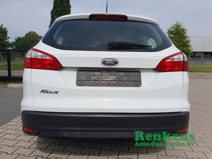 Ford Focus 3 Wagon 1.6 Ti-VCT 16V 105 Épave (2013, Blanc)