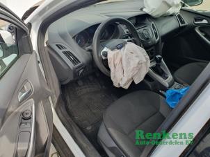 Ford Focus 3 Wagon 1.6 Ti-VCT 16V 105 Épave (2013, Blanc)