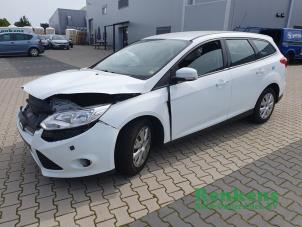 Ford Focus 3 Wagon 1.6 Ti-VCT 16V 105 Épave (2013, Blanc)