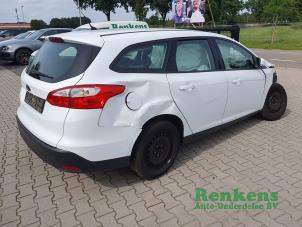 Ford Focus 3 Wagon 1.6 Ti-VCT 16V 105 Épave (2013, Blanc)