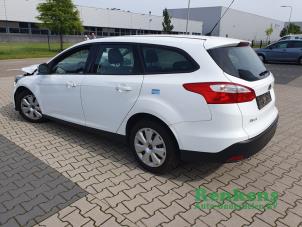 Ford Focus 3 Wagon 1.6 Ti-VCT 16V 105 Épave (2013, Blanc)