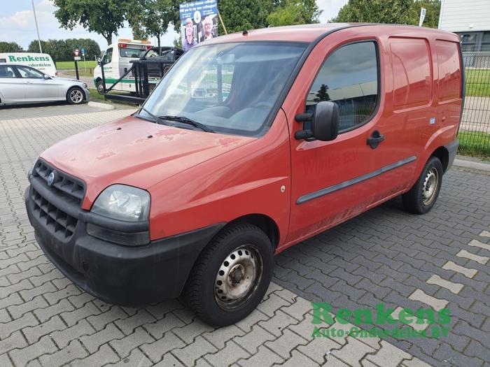 Fiat Doblo 1.2 Vehículo de desguace (2002, Rojo)