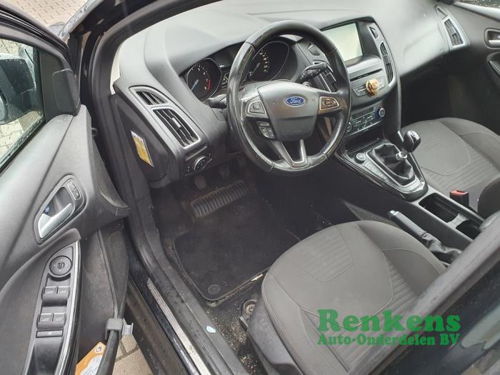 Ford Focus 3 Wagon 1.0 Ti-VCT EcoBoost 12V 125 Vehículo de desguace (2015, Negro)