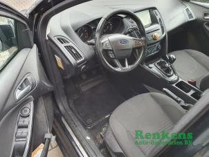 Ford Focus 3 Wagon 1.0 Ti-VCT EcoBoost 12V 125 Samochód złomowany (2015, Czarny)