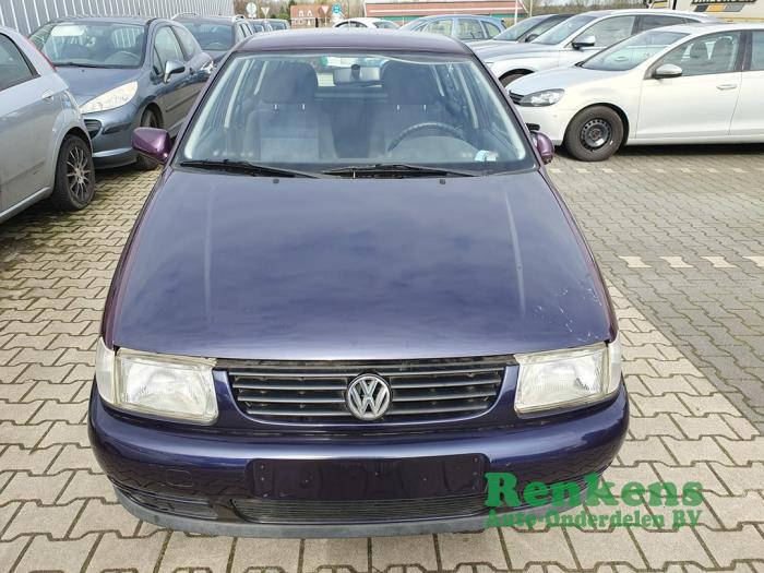 Volkswagen Polo III 1.6i 75 Samochód uszkodzony (1995, Purpurowy)