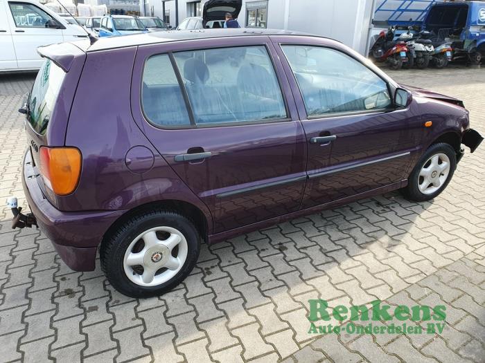 Volkswagen Polo III 1.6i 75 Samochód uszkodzony (1995, Purpurowy)