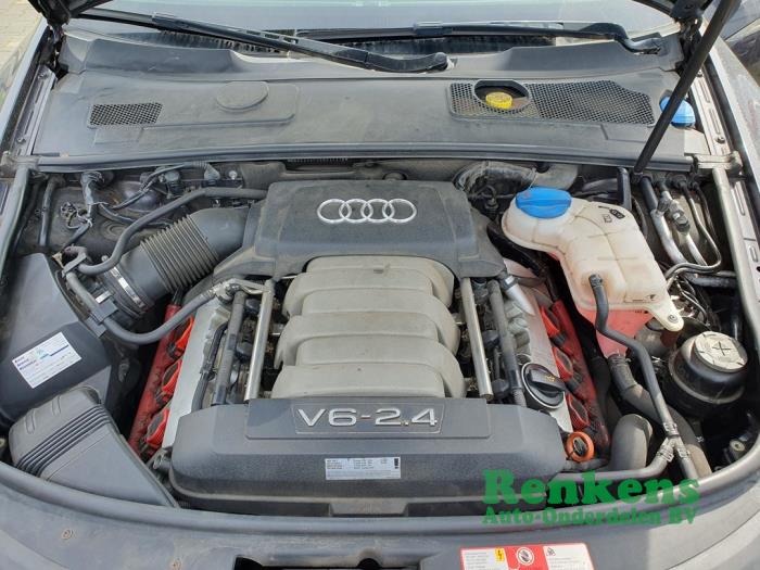 Audi A6 2.4 V6 24V Épave (2006, Anthracite)