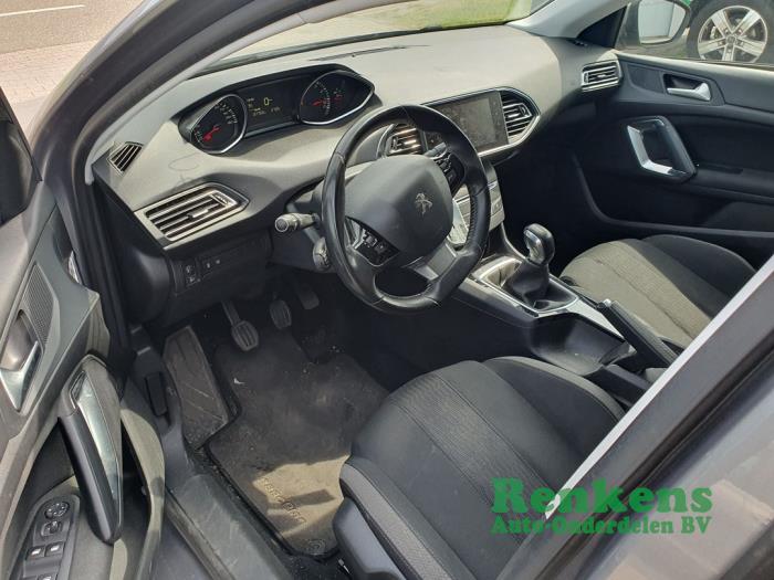Peugeot 308 1.2 12V e-THP PureTech 110 Épave (2015, Gris)