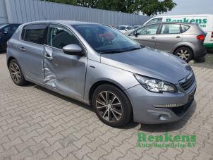 Peugeot 308 1.2 12V e-THP PureTech 110 Épave (2015, Gris)