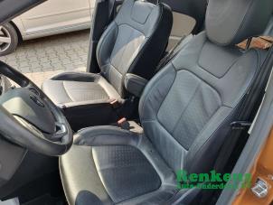 Renault Captur I 1.2 TCE 16V EDC Épave (2017, Orange)