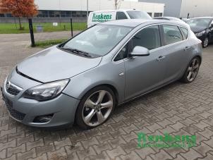 Opel Astra J 1.6 Turbo 16V Samochód złomowany (2010, Szary)