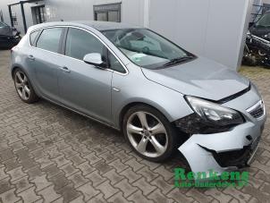Opel Astra J 1.6 Turbo 16V Samochód złomowany (2010, Szary)