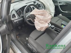 Opel Astra J 1.6 Turbo 16V Samochód złomowany (2010, Szary)