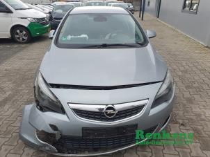 Opel Astra J 1.6 Turbo 16V Samochód złomowany (2010, Szary)
