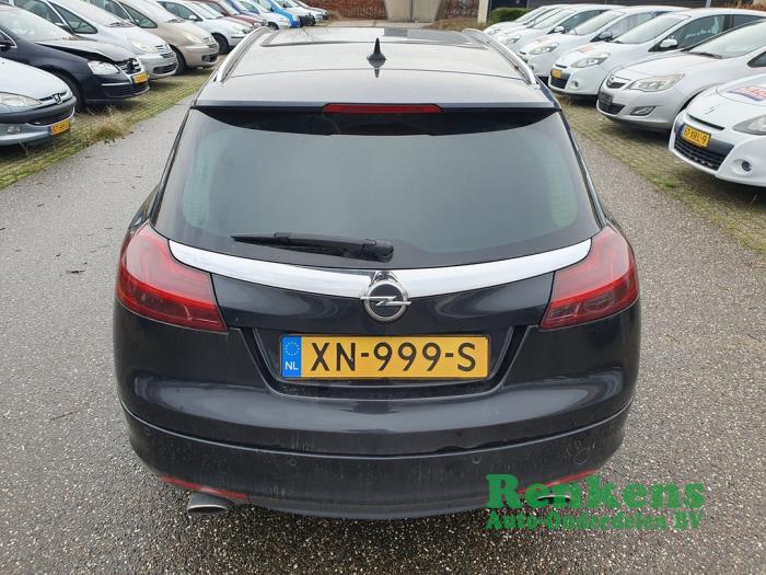 Opel Insignia Sports Tourer 2.0 Turbo 16V 4x4 Ecotec Samochód złomowany (2010, Czarny)