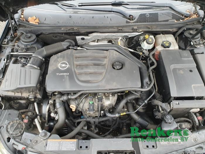 Opel Insignia Sports Tourer 2.0 Turbo 16V 4x4 Ecotec Samochód złomowany (2010, Czarny)