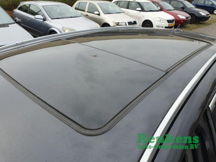 Opel Insignia Sports Tourer 2.0 Turbo 16V 4x4 Ecotec Samochód złomowany (2010, Czarny)