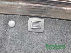Opel Insignia Sports Tourer 2.0 Turbo 16V 4x4 Ecotec Samochód złomowany (2010, Czarny)