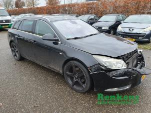 Opel Insignia Sports Tourer 2.0 Turbo 16V 4x4 Ecotec Samochód złomowany (2010, Czarny)