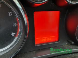 Opel Insignia Sports Tourer 2.0 Turbo 16V 4x4 Ecotec Samochód złomowany (2010, Czarny)