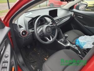 Mazda 2 1.5 SkyActiv-G 90 Épave (2023, Métallisé, Rouge)
