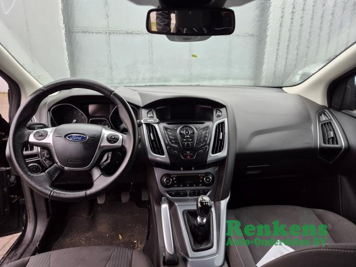 Ford Focus 3 Wagon 1.6 SCTi 16V Samochód złomowany (2012, Czarny)