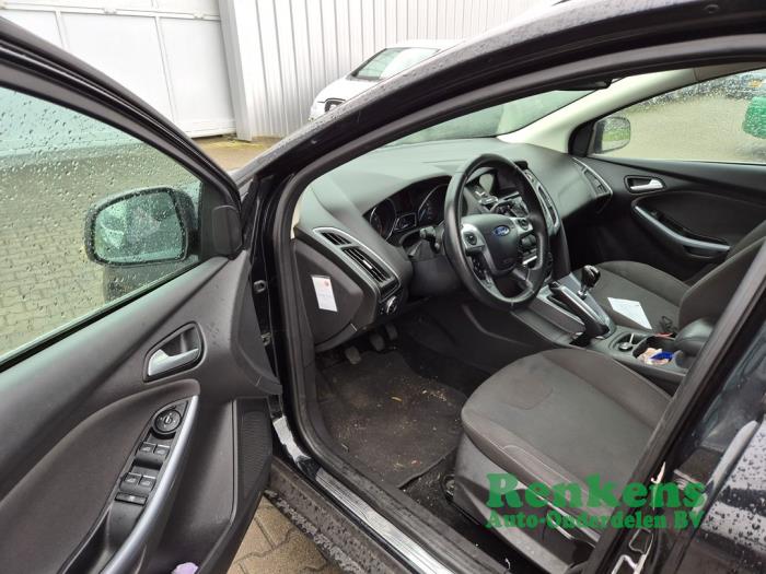 Ford Focus 3 Wagon 1.6 SCTi 16V Samochód złomowany (2012, Czarny)