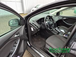 Ford Focus 3 Wagon 1.6 SCTi 16V Samochód złomowany (2012, Czarny)