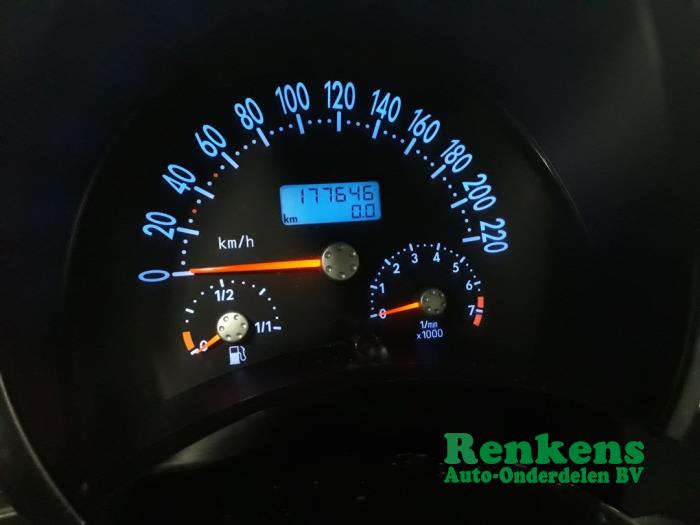 Volkswagen New Beetle 1.6 Samochód złomowany (2002, Niebieski)