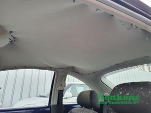 Volkswagen New Beetle 1.6 Samochód złomowany (2002, Niebieski)