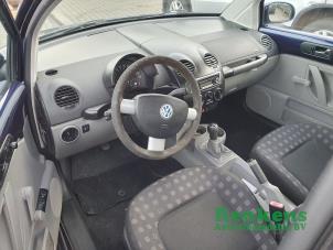 Volkswagen New Beetle 1.6 Samochód złomowany (2002, Niebieski)