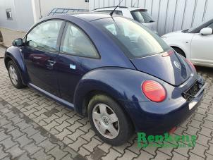 Volkswagen New Beetle 1.6 Samochód złomowany (2002, Niebieski)
