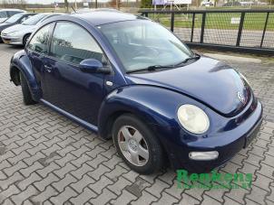 Volkswagen New Beetle 1.6 Samochód złomowany (2002, Niebieski)