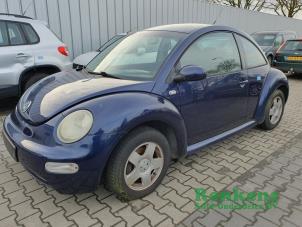 Volkswagen New Beetle 1.6 Samochód złomowany (2002, Niebieski)