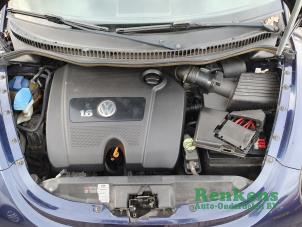 Volkswagen New Beetle 1.6 Samochód złomowany (2002, Niebieski)