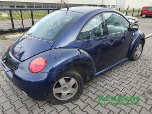 Volkswagen New Beetle 1.6 Samochód złomowany (2002, Niebieski)