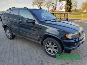 BMW X5 4.6 iS V8 32V  (Damaged)