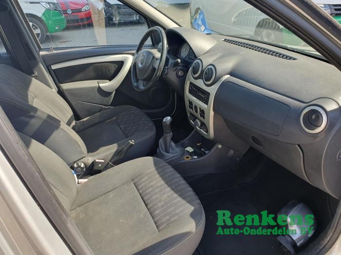 Dacia Logan MCV 1.6 MPI 85 Samochód złomowany (2011, Srebrny)