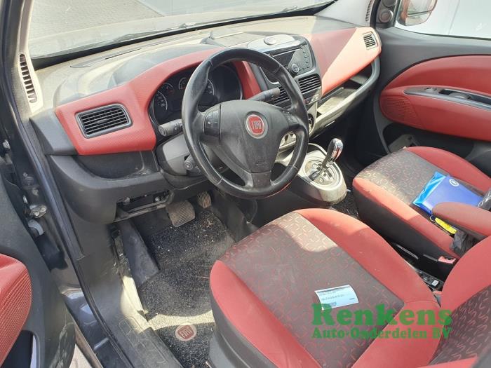 Fiat Doblo Cargo 1.6 D Multijet Épave (2012, Noir)