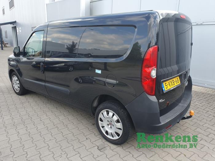 Fiat Doblo Cargo 1.6 D Multijet Épave (2012, Noir)