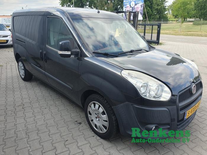 Fiat Doblo Cargo 1.6 D Multijet Épave (2012, Noir)