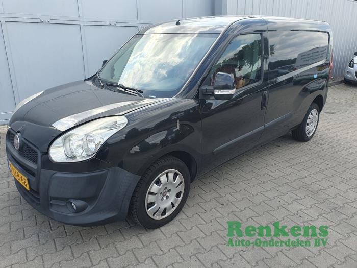 Fiat Doblo Cargo 1.6 D Multijet Épave (2012, Noir)