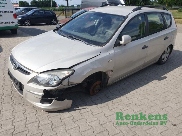 Hyundai i30 Crosswagon 1.4 CVVT 16V Épave (2009, Métallisé, Beige)
