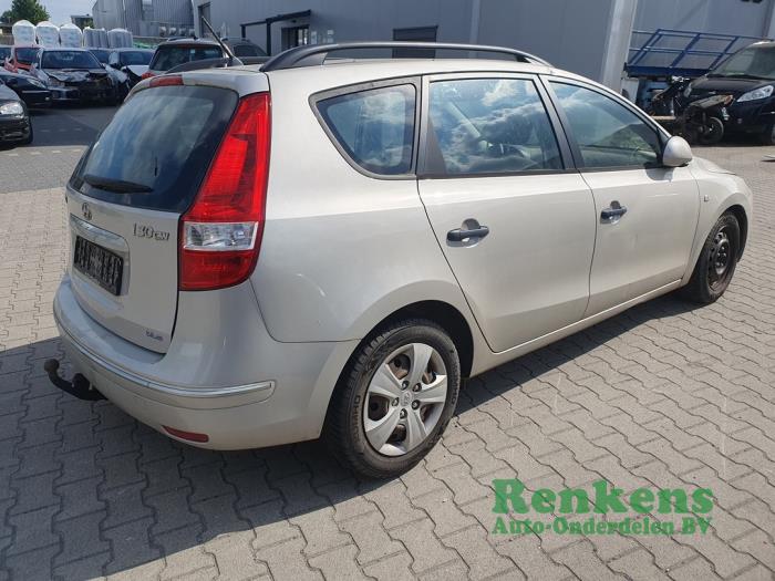 Hyundai i30 Crosswagon 1.4 CVVT 16V Épave (2009, Métallisé, Beige)