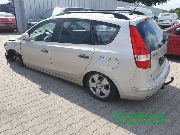 Hyundai i30 Crosswagon 1.4 CVVT 16V Épave (2009, Métallisé, Beige)