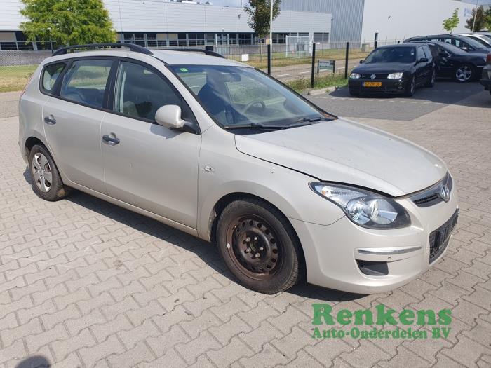 Hyundai i30 Crosswagon 1.4 CVVT 16V Épave (2009, Métallisé, Beige)