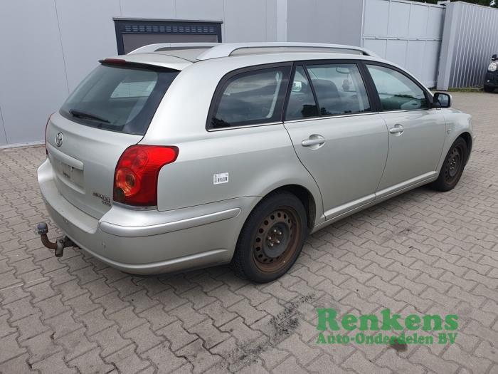 Toyota Avensis Wagon 2.0 16V VVT-i D4 Épave (2004, Gris argenté)