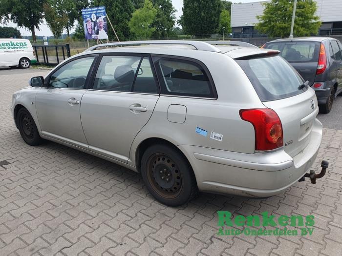 Toyota Avensis Wagon 2.0 16V VVT-i D4 Épave (2004, Gris argenté)